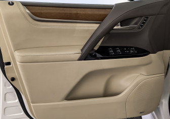 Подержанный автомобиль Lexus LX 2019 года (19 фото)
