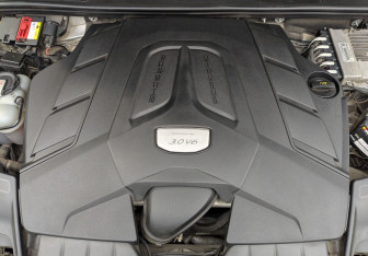 Подержанный автомобиль Porsche Cayenne 2021 года (9 фото)
