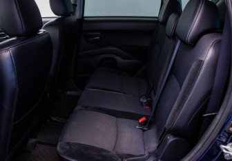 Подержанный автомобиль Peugeot 4007 2011 года (11 фото)
