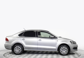 Подержанный автомобиль Volkswagen Polo Sedan 2012 года (4 фото)