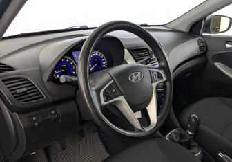 Подержанный автомобиль Hyundai Solaris Sedan 2012 года (16 фото)