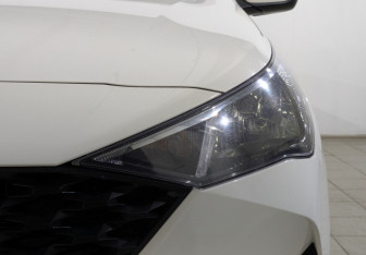 Подержанный автомобиль Hyundai Solaris Sedan 2022 года (11 фото)