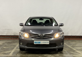 Подержанный автомобиль Toyota Corolla Sedan 2011 года (2 фото)