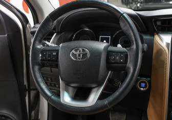 Подержанный автомобиль Toyota Fortuner 2018 года (18 фото)
