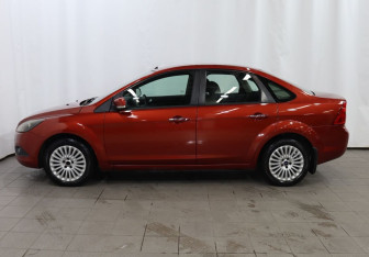 Подержанный автомобиль Ford Focus Sedan 2009 года (8 фото)