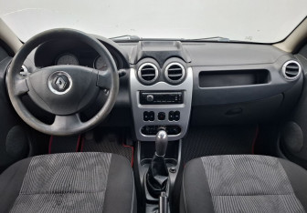 Подержанный автомобиль Renault Sandero 2012 года (12 фото)