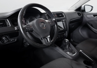 Подержанный автомобиль Volkswagen Jetta Sedan 2011 года (13 фото)