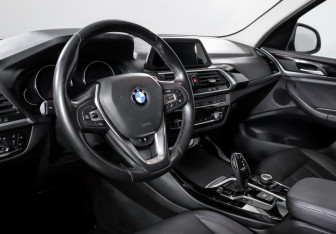 Подержанный автомобиль BMW X3 2017 года (14 фото)