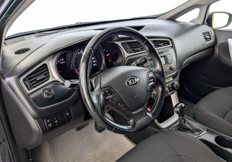 Подержанный автомобиль Kia Ceed Hatchback 2018 года (16 фото)