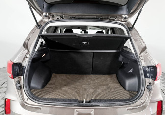 Подержанный автомобиль FAW Besturn X40 2020 года (13 фото)