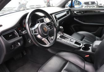 Подержанный автомобиль Porsche Macan 2015 года (13 фото)