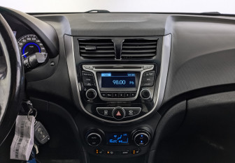 Подержанный автомобиль Hyundai Solaris Sedan 2014 года (17 фото)