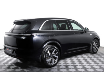 Подержанный автомобиль LiXiang L7 2024 года (5 фото)