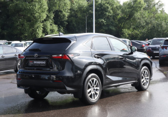 Подержанный автомобиль Lexus NX 2017 года (5 фото)