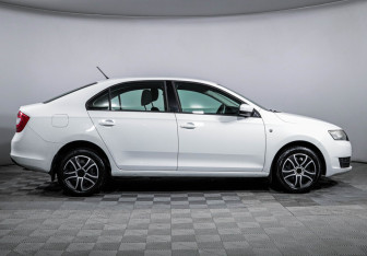 Подержанный автомобиль Skoda Rapid Liftback 2014 года (4 фото)