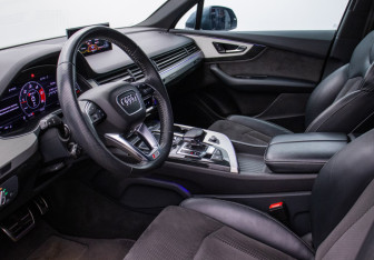 Подержанный автомобиль Audi Q7 2019 года (10 фото)