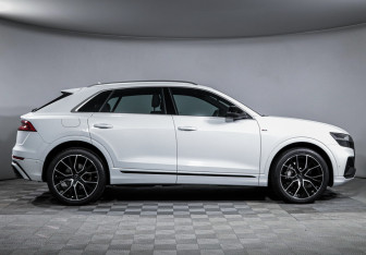 Подержанный автомобиль Audi Q8 2019 года (4 фото)