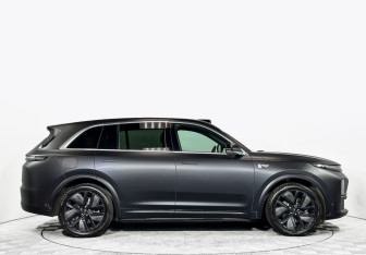 Подержанный автомобиль LiXiang L7 2023 года (4 фото)