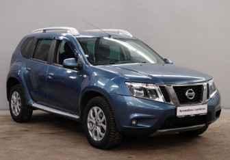 Подержанный автомобиль Nissan Terrano 2014 года (3 фото)