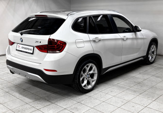 Подержанный автомобиль BMW X1 2012 года (10 фото)