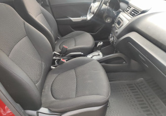 Подержанный автомобиль Kia Rio Hatchback 2014 года (9 фото)