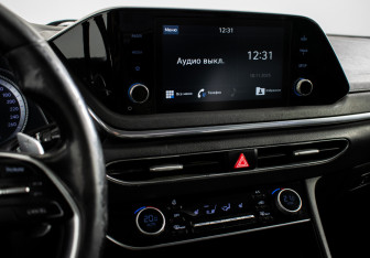 Подержанный автомобиль Hyundai Sonata 2020 года (13 фото)