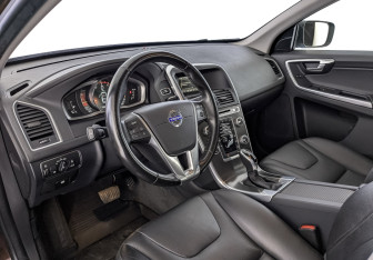 Подержанный автомобиль Volvo XC60 2015 года (15 фото)