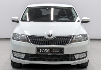 Подержанный автомобиль Skoda Rapid Liftback 2015 года (2 фото)