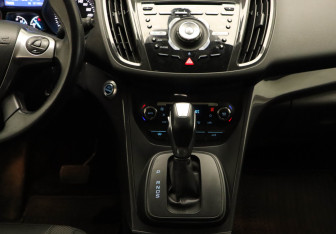 Подержанный автомобиль Ford Kuga 2013 года (10 фото)