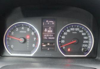 Подержанный автомобиль Honda CR-V 2011 года (16 фото)