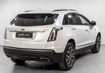 Подержанный автомобиль Cadillac XT5 2021 года (5 фото)