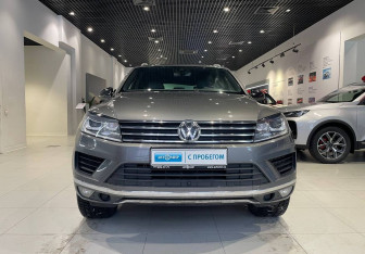 Подержанный автомобиль Volkswagen Touareg 2017 года (2 фото)
