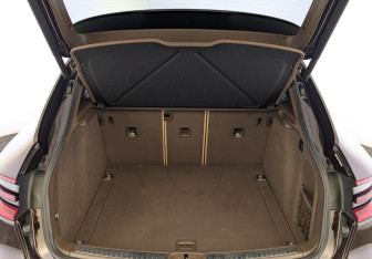 Подержанный автомобиль Porsche Macan 2015 года (10 фото)