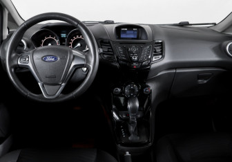 Подержанный автомобиль Ford Fiesta Sedan 2015 года (12 фото)