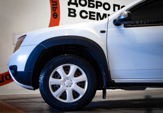 Подержанный автомобиль Renault Duster 2017 года (30 фото)