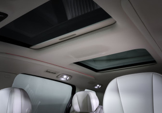 Подержанный автомобиль Voyah Dream 2023 года (20 фото)