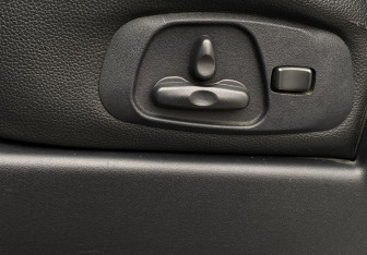 Подержанный автомобиль Mitsubishi Pajero 2011 года (21 фото)