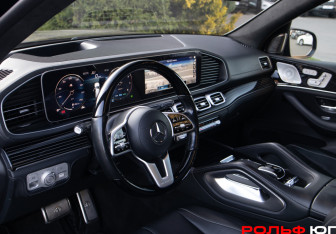 Подержанный автомобиль Mercedes-Benz Maybach GLS 2021 года (12 фото)