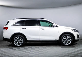 Подержанный автомобиль Kia Sorento 2016 года (4 фото)