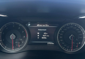 Подержанный автомобиль Genesis G70 2018 года (15 фото)