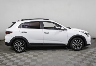 Подержанный автомобиль Kia Rio Hatchback 2021 года (4 фото)
