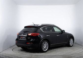 Подержанный автомобиль Infiniti QX50 2015 года (5 фото)