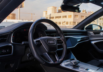 Подержанный автомобиль Audi A7 2020 года (13 фото)