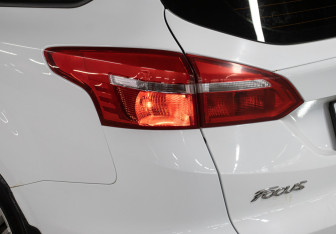 Подержанный автомобиль Ford Focus Wagon 2017 года (23 фото)