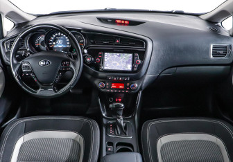 Подержанный автомобиль Kia Ceed Hatchback 2018 года (11 фото)