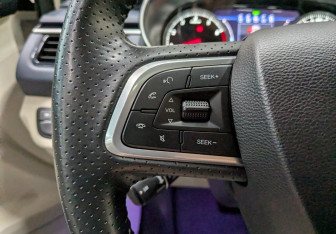 Подержанный автомобиль Hongqi H5 2022 года (5 фото)