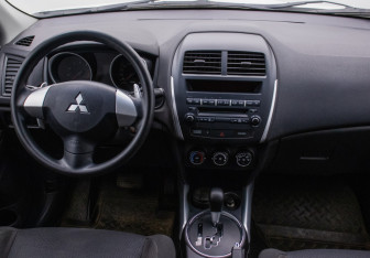 Подержанный автомобиль Opel Astra Hatchback 2013 года (13 фото)