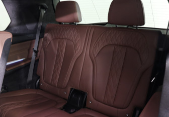 Подержанный автомобиль BMW X7 2022 года (15 фото)