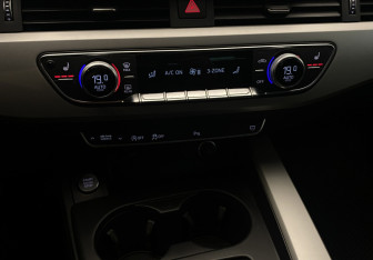 Подержанный автомобиль Audi A4 Sedan 2020 года (17 фото)