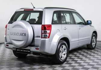 Подержанный автомобиль Suzuki Grand Vitara 2012 года (4 фото)